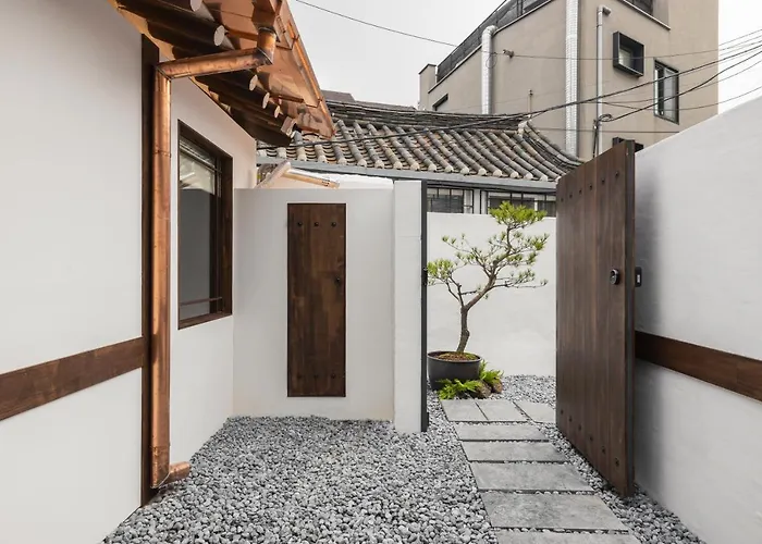 Luxury Hanok Warm Hearth - East * Seúl