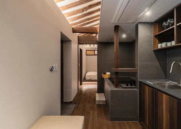 Luxury Hanok Warm Hearth - East Apartamento